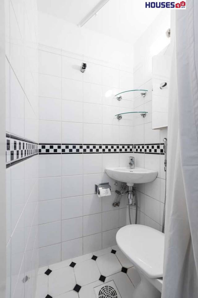 Erillisen yksiön wc/sh