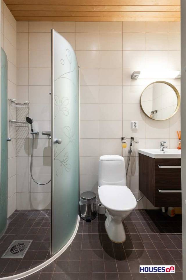 Yläkerran sh/wc